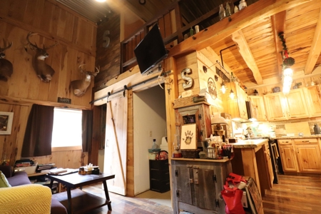 Cape Cod Home on 33 acres in Somerset Ohio - image 40