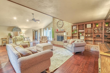 Clinton, Ok. Home for Sale!! - image 18