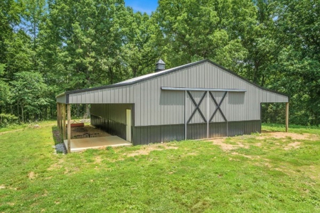 Secluded Country Home With Creek Frontage For Sale In TN - image 44