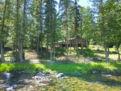 Here is your private getaway on the Yaak River! - image 47