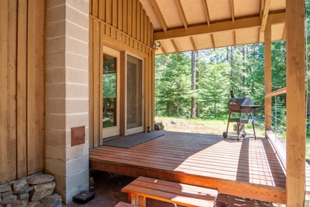 Here is your private getaway on the Yaak River! - image 36