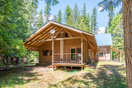 Here is your private getaway on the Yaak River! - image 35