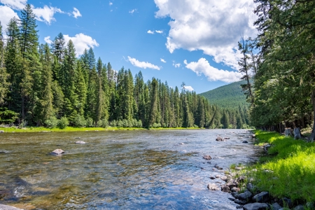 Here is your private getaway on the Yaak River! - image 43