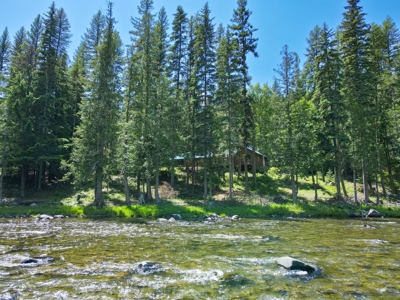 Here is your private getaway on the Yaak River! - image 46