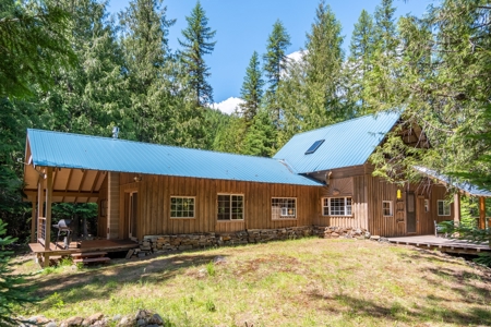 Here is your private getaway on the Yaak River! - image 1