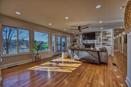 Lake Hamilton Waterfront Home in Hot Springs, AR - image 20