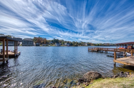 Lake Hamilton Waterfront Home in Hot Springs, AR - image 11
