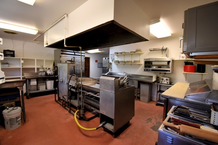 Prime Commercial Building Plus Residential Rental Units! - image 31