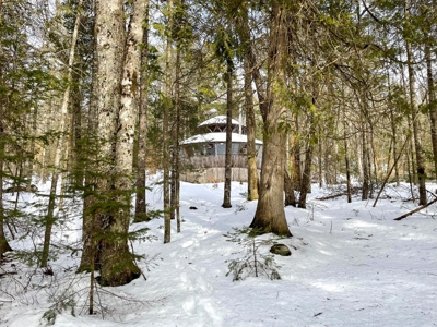 Yurt with Nearby Lake Access - image 1