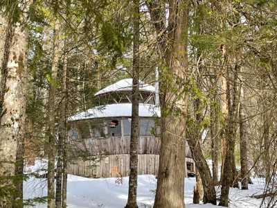 Yurt with Nearby Lake Access - image 2