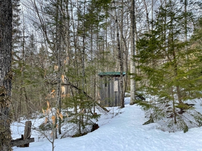 Yurt with Nearby Lake Access - image 7