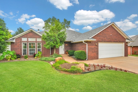 Home For Sale In Sayre, Oklahoma - image 2