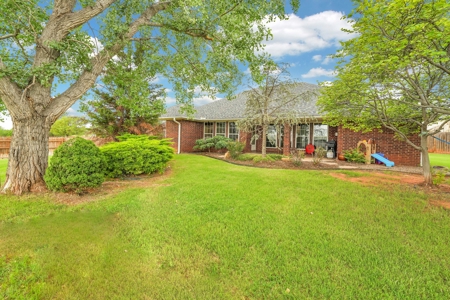 Home For Sale In Sayre, Oklahoma - image 35