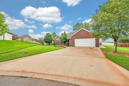 Home For Sale In Sayre, Oklahoma - image 4