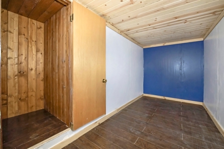 Remodeled bungalow in Downtown Victor Colorado - image 15