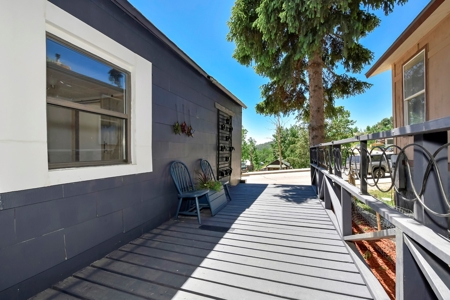 Remodeled bungalow in Downtown Victor Colorado - image 18