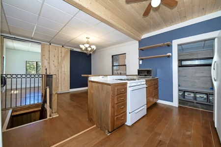 Remodeled bungalow in Downtown Victor Colorado - image 8