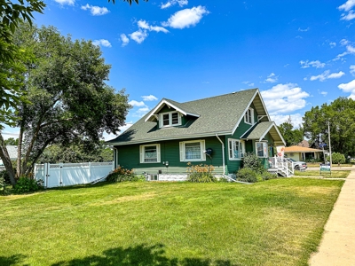 Historic 4 Bed 2.5 Bath Home On City Corner Lot In Malta Mt - image 4