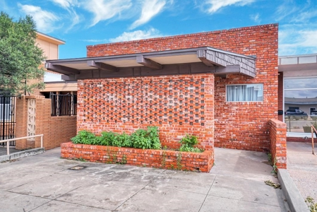 Commercial Building For Sale In Clinton, Ok. - image 1