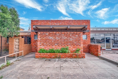 Commercial Building For Sale In Clinton, Ok. - image 2