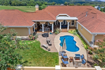 Luxury Home For Sale in Mooresburg, Tennessee - image 2