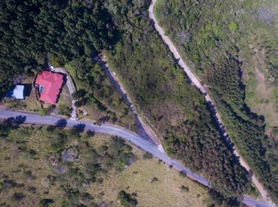 1.47 Hectares Prime land in Altos del Maria with 2 houses - image 4