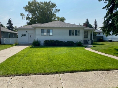 Charming 3-bed, 2-bath home in Conrad, MT - image 1