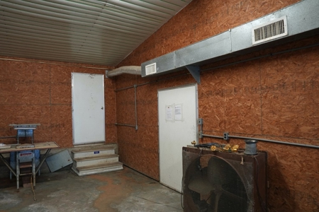 Poultry Breeder Turnkey Farm w/ 40 Acres - image 36