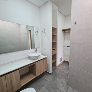Penthouse with Open Concept in Laureles - image 19