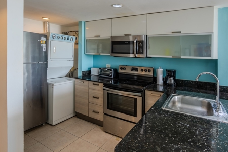Beachfront 1-Bed-1Bath apartment in Solarium *Under Contract - image 4