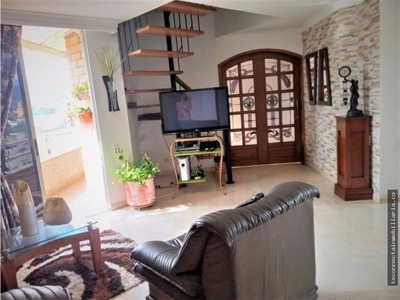 A Classic Gem in the Heart of Laureles: Two-Story Apartment - image 8