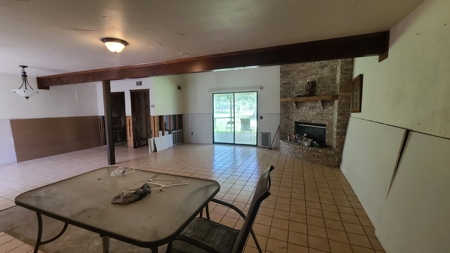 "Beaumont TX Auction: Waterfront Home with Airbnb Potential" - image 33