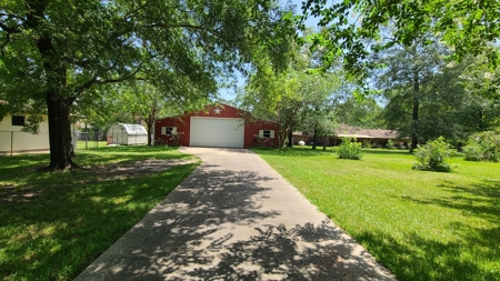 "Beaumont TX Auction: Waterfront Home with Airbnb Potential" - image 49
