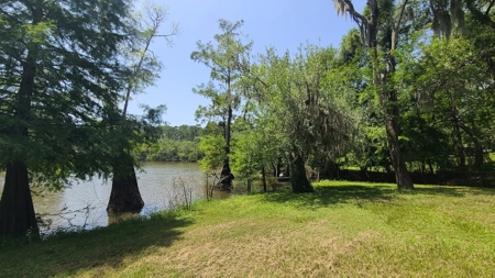 "Beaumont TX Auction: Waterfront Home with Airbnb Potential" - image 21