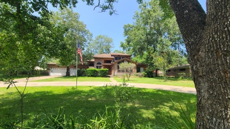 "Beaumont TX Auction: Waterfront Home with Airbnb Potential" - image 1