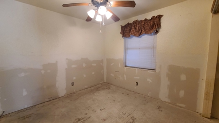 "Beaumont TX Auction: Waterfront Home with Airbnb Potential" - image 36