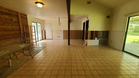 "Beaumont TX Auction: Waterfront Home with Airbnb Potential" - image 34