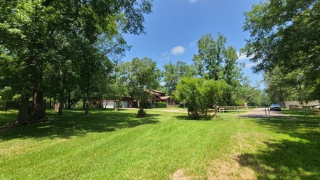 "Beaumont TX Auction: Waterfront Home with Airbnb Potential" - image 9