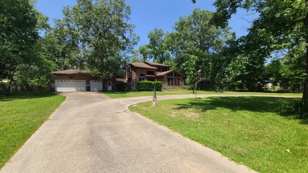 "Beaumont TX Auction: Waterfront Home with Airbnb Potential" - image 5