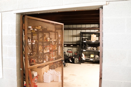 Oilfield Truck Yard/Office/Shop - image 17