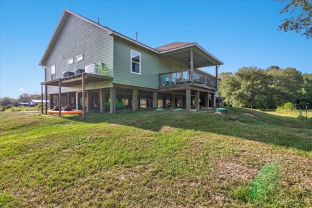 "15-Acre Sour Lake Treasure: Farmhouse, Gardens, and Pond" - image 37