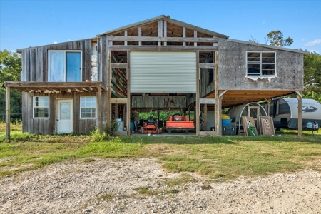 "15-Acre Sour Lake Treasure: Farmhouse, Gardens, and Pond" - image 35