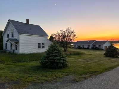 Coastal Property With a View - image 8