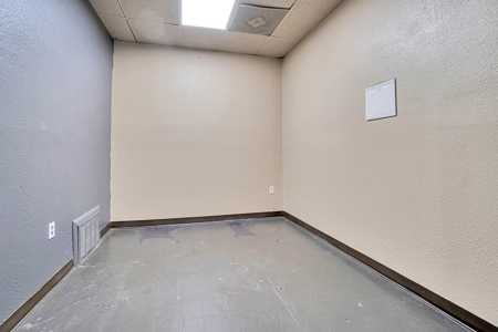 Commercial Property For Sale In Altus, Oklahoma - image 25