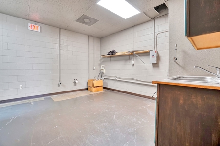 Commercial Property For Sale In Altus, Oklahoma - image 21