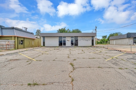 Commercial Property For Sale In Altus, Oklahoma - image 2