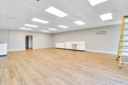 Commercial Property For Sale In Altus, Oklahoma - image 11