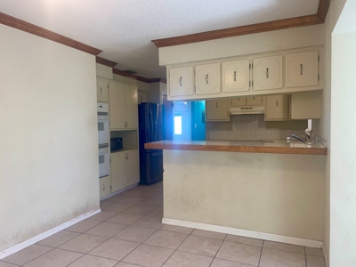 Country Home with 10 Acres in Skidmore - image 11