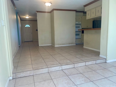 Country Home with 10 Acres in Skidmore - image 10