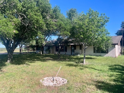 Country Home with 10 Acres in Skidmore - image 6